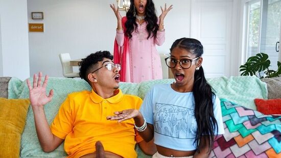 Brazzers - Вместе своей девушки парень решил присунуть её сестре